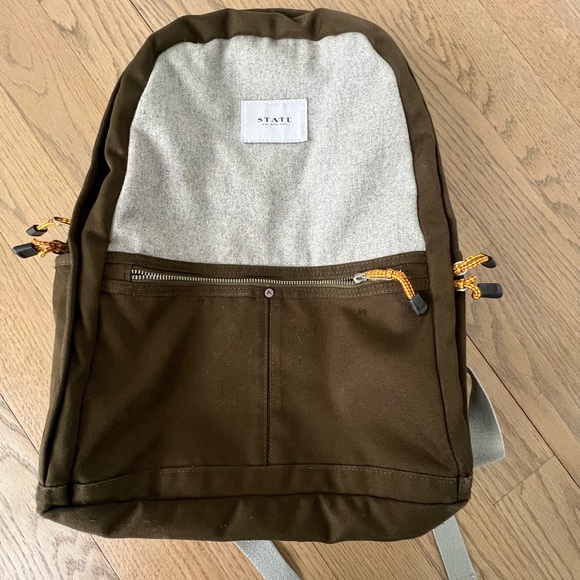State bag 
Olive green and grey flannel. 
Good used condition - Picture 1 of 4
